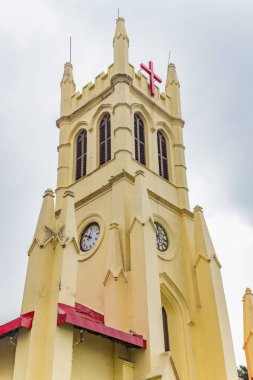 Sırt yolu, Hindistan 'ın başkenti Himachal Pradesh' in başkenti Shimla 'nın göbeğinde bulunan Hıristiyan kilisesi ve tüm kültürel faaliyetlerin merkezi yakınında geniş bir açık alandır..