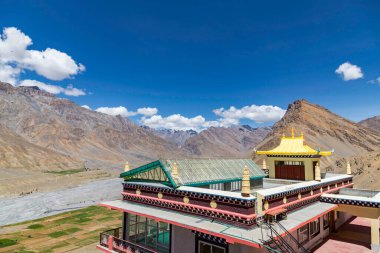 Kee manastırı, Hindistan 'ın başkenti Himachal Pradesh, Lahaul & Spiti bölgesinde Spiti Nehri' ne 4.166 metre mesafede bulunan en büyük Tibet Budist manastırıdır..