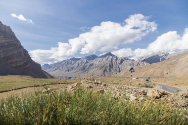 Himalaya dağlarının Jugmothang 'daki Spiti Vadisi' ndeki manzarası, Gramphu-batal-kaza Yolu Himachal Pradesh, Hindistan.