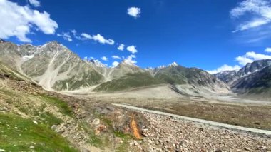 Himalayalar 'ın batal ve chenab nehirlerindeki manzarası Lahaul, gramphu-batal-kaza road himachal pradesh, Hindistan