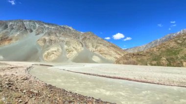 Himalayalar 'ın batal ve chenab nehirlerindeki manzarası Lahaul, gramphu-batal-kaza road himachal pradesh, Hindistan