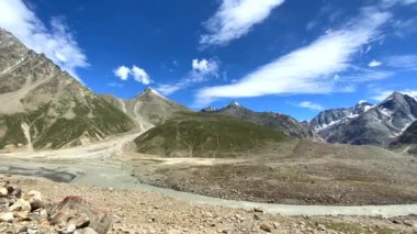 Himalaya Dağı Batal 'da Chenab nehri Lahaul' da, Gramphu-batal-kaza yolu himachal pradesh, Hindistan