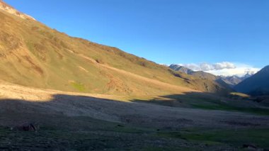 Himalaya Dağları 'nın Lahaul' daki Chandrataal manzarası ve Hindistan 'daki Spiti Vadisi Himachal Pradesh manzarası.