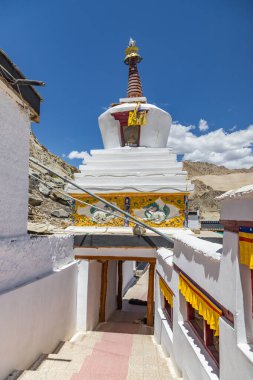 Himalayalar manzaralı Spituk Manastırı. Spituk Gompa Leh, Ladakh, Hindistan 'da ünlü bir Budist tapınağıdır..