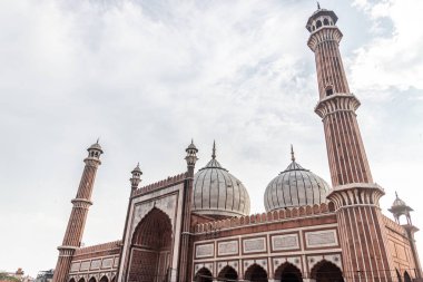  Delhi 'nin Jama Mescidi, Hindistan' ın en büyük Sünni camilerinden biridir.. 