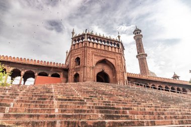  Delhi 'nin Jama Mescidi, Hindistan' ın en büyük Sünni camilerinden biridir.. 