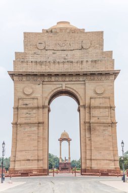 Hindistan Kapısı, Yeni Delhi 'deki Rajpath yakınlarında tarihi ve mimari öneme sahip şehit askerleri onurlandıran büyük bir savaş anıtıdır..