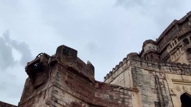 Mehrangarh Kalesi 'nin iç kısımları karmaşık mimari detaylara sahiptir. Jodhpur, Rajasthan 'da yer alan bölge UNESCO Dünya Mirasları Alanıdır..