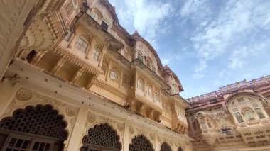 Mehrangarh Kalesi 'nin iç kısımları karmaşık mimari detaylara sahiptir. Jodhpur, Rajasthan 'da yer alan bölge UNESCO Dünya Mirasları Alanıdır..