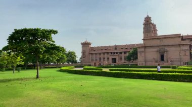 Jodhpur, Rajasthan, Hindistan 3 Ağustos 2022. Henry Vaughan Lanchester tarafından tasarlanan Umaid Bhawan Sarayı Batı teknolojisini Hint mimarisi ile harmanlıyor..