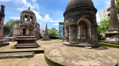 Hollanda ve Ermeni mezarlıkları, Hindistan 'ın batısındaki Gujarat eyaletinde yer alan Surat kentindeki tarihi simgelerdir..