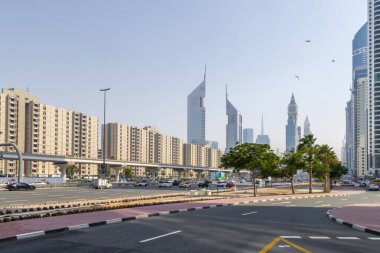 Ticaret Merkezi, Dubai, Birleşik Arap Emirlikleri, 16 Temmuz 2024. Dubai Dünya Ticaret Merkezi, Sheikh Zayed Yolu 'nda ikonik bir kule, Dubais' in canlı şehirleri ile çevrili..