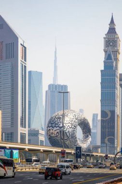 Ticaret Merkezi, Dubai, Birleşik Arap Emirlikleri, 16 Temmuz 2024. Dubai 'deki Geleceğin Müzesi yenilikçi teknolojiler ve vizyoner fikirlerin sergilendiği fütüristik bir dönüm noktasıdır..