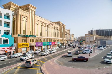 Gold Souk, Dubai, Birleşik Arap Emirlikleri, 23 Mayıs 2024. Dubai 'deki Altın Çarşıda altın ve kuyumcularla dolu sokaklar, ünlü geleneksel bir pazarda göz alıcı tasarımlar sergiliyor..