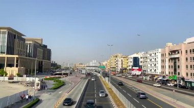 Gold Souk, Dubai, Birleşik Arap Emirlikleri, 23 Mayıs 2024. Dubai 'deki Altın Çarşıda altın ve kuyumcularla dolu sokaklar, ünlü geleneksel bir pazarda göz alıcı tasarımlar sergiliyor..