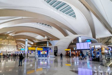 Abu Dabi, Birleşik Arap Emirlikleri, 16 Temmuz 2024. Zayed Uluslararası Havalimanı, Etihad Havayolları 'nın merkezi olarak hizmet veren modern A Terminali ile Abu Dhabis' in ana havaalanıdır..