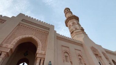Seeb, Muscat, Umman 16 Temmuz 2024 Jamea Sayyida Fatima bint Ali Al Said Camii, Umman 'ın zengin İslami mirası ve zarif mimarisinin sergilendiği sakin bir ibadethane..