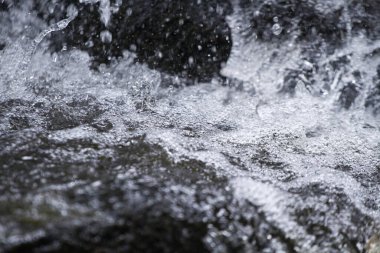 Nehir Fransa 'daki Alpler' de kapalı Soyut ters Rougd 