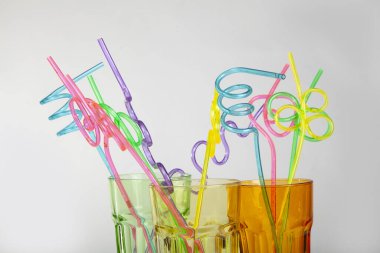 Saman ile parti bardakları