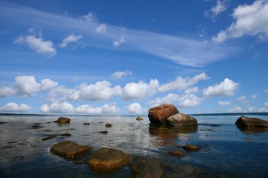 Güney İsveç 'te doğa kıyılarda taşlarla dolu.