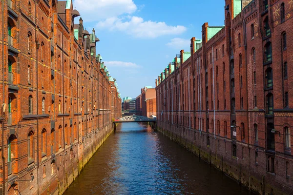 著名老临水在汉堡 用的是红砖 — 图库照片
