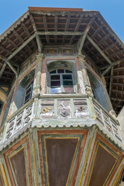 Beiteddine, Lübnan - 12 Ekim 2019: Lübnan başkanlarının resmi yazlık konutunda kule. Beiteddine Sarayı, Lübnan 'da 19. yüzyıldan kalma bir saray..