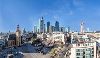 Frankfurt, Almanya - 27 Ekim 2022: Almanya 'da Frankfurt' un ufuk çizgisi manzarası.