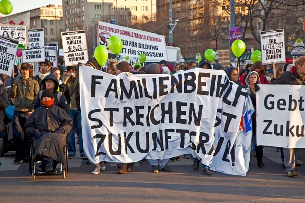 Wien Østrig November 2010 Tusinder Demonstrerer Fredelige Mod Nedskæring Sociale - Stock-foto