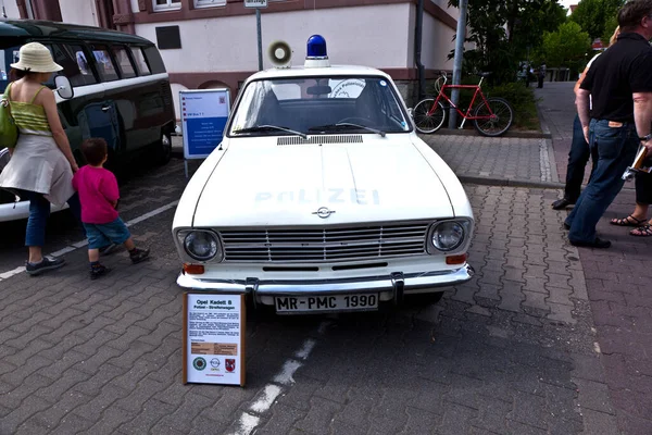 2011年6月12日 ドイツ オーバーウルセル市のヘッセンタグ Hessentag で旧警察車両 ヘッセンタグ ドイツ語 Hessentag ドイツのヘッセ郡にある都市である — ストック写真