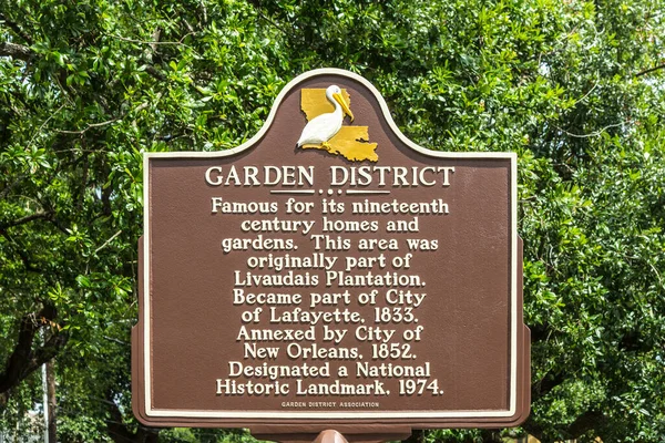 2013年7月16日 ニューオーリンズのサイネージガーデン地区 1974年に国の史跡に指定された — ストック写真