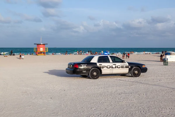 Miami Abd Ağustos 2014 Polis Miami Beach Arka Planda Cankurtaran — Stok fotoğraf
