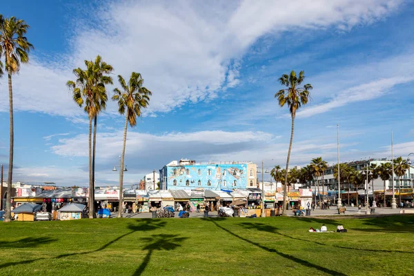 Venice Usa March 2019 People Enjoy Scenic Beach Promenade Palms — Stock Photo, Image