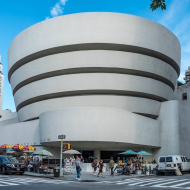 NEW YORK, ABD - OCT 6, 2017: Solomon R. Guggenheim Müzesi sürekli genişleyen empresyonist, post-empresyonist, erken modern ve çağdaş sanat koleksiyonunun kalıcı evidir.