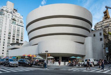 NEW YORK, ABD - OCT 6, 2017: Solomon R. Guggenheim Müzesi sürekli genişleyen empresyonist, post-empresyonist, erken modern ve çağdaş sanat koleksiyonunun kalıcı evidir.