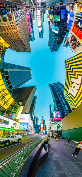 ニューヨーク アメリカ 2017年10月7日 午後遅くに広場でニュース ブランド 劇場のネオン広告 タイムズスクエアはニューヨークの生活と娯楽の象徴です — ストック写真