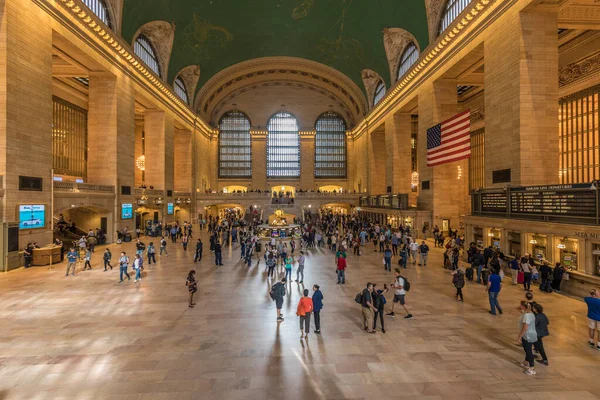 New York Usa Oct 2017 Комутатори Туристи Великому Центральному Вокзалі — стокове фото