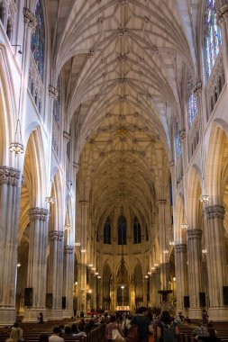 New York City, ABD - OCT 4, 2017: St. Patrick Katedrali Neo-Gotik tarzı Katolik katedrali ve New York 'un önemli bir simgesidir.
