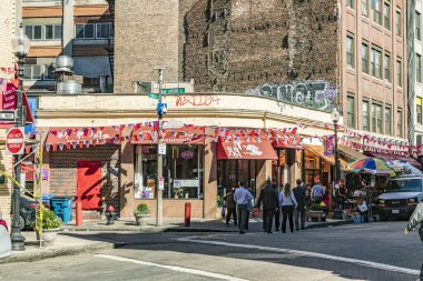 BOSTON, ABD - 29 SEP 2017: Boston 'daki Çin mahallesinde sokak yaşamı. Bu bölge Amerika 'daki en eski Çin şehirlerinden biridir..