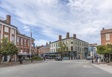 GLOUCESTER, ABD - SEP 14, 2017: Gloucester, ABD 'deki pazar yeri ve eski tarihi binalar.