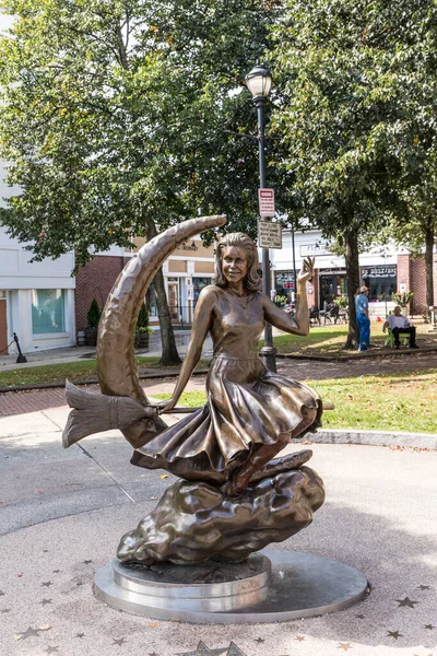 Salem Massachusetts Usa Sep 2017 Sculpture Sorcières Avec Balai Symbole — Photo