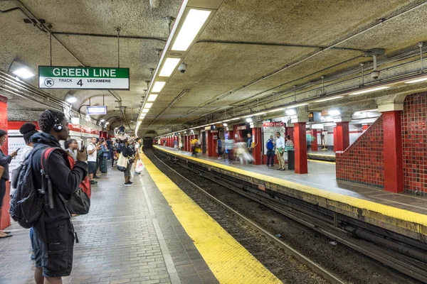 Boston Usa Sep 2017 Ihmiset Odottavat Seuraavaa Metroa Vihreän Linjan — kuvapankkivalokuva
