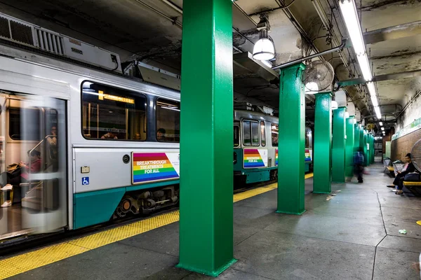 Boston Eua Sep 2017 Pessoas Esperam Pelo Próximo Metrô Estação — Fotografia de Stock