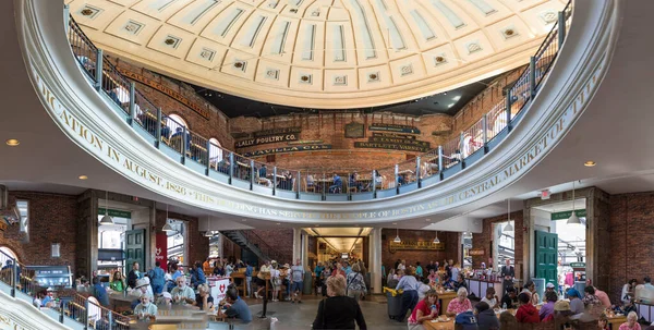 Бостон Сша Sep 2017 Люди Посещают Quincy Market Центре Бостона — стоковое фото