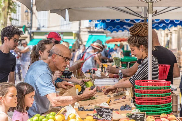 Aix Provence França Ago 2017 Pessoas Vão Compras Mercado Alimentos — Fotografia de Stock