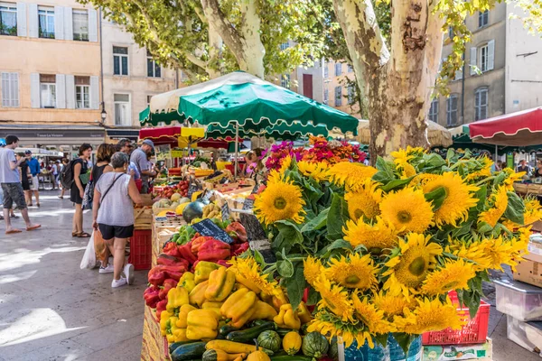 Aix Provence Francja Sierpnia 2017 Ludzie Idą Zakupy Rynku Spożywczym — Zdjęcie stockowe