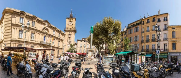 Aix Provence Francja Sierpnia 2017 Ludzie Odwiedzają Rynek Centralny Słynnym — Zdjęcie stockowe