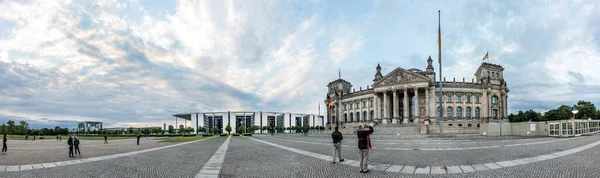 Берлин Германия Июня 2017 Года Туристы Посещают Рейхстаг Ежегодно Берлин — стоковое фото