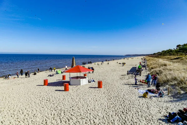 Ahlbeck Germany Mar 2016 People Enjoy Baltic Sea Ahlbeck Island — Stock Photo, Image