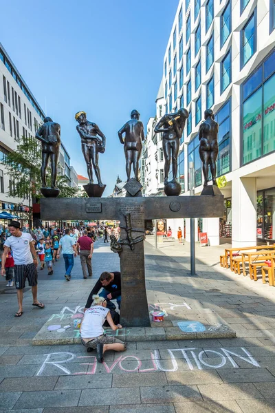Leipzig Alemania Ago 2015 Vista Estatua Unzeitgemaesse Zeitgenossen Del Artista — Foto de Stock