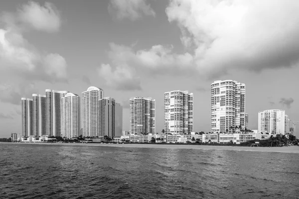 Όμορφα Νεφρίτη Παραλία Στο Μαϊάμι Sunny Beach Νησιά Ουρανοξύστες — Φωτογραφία Αρχείου